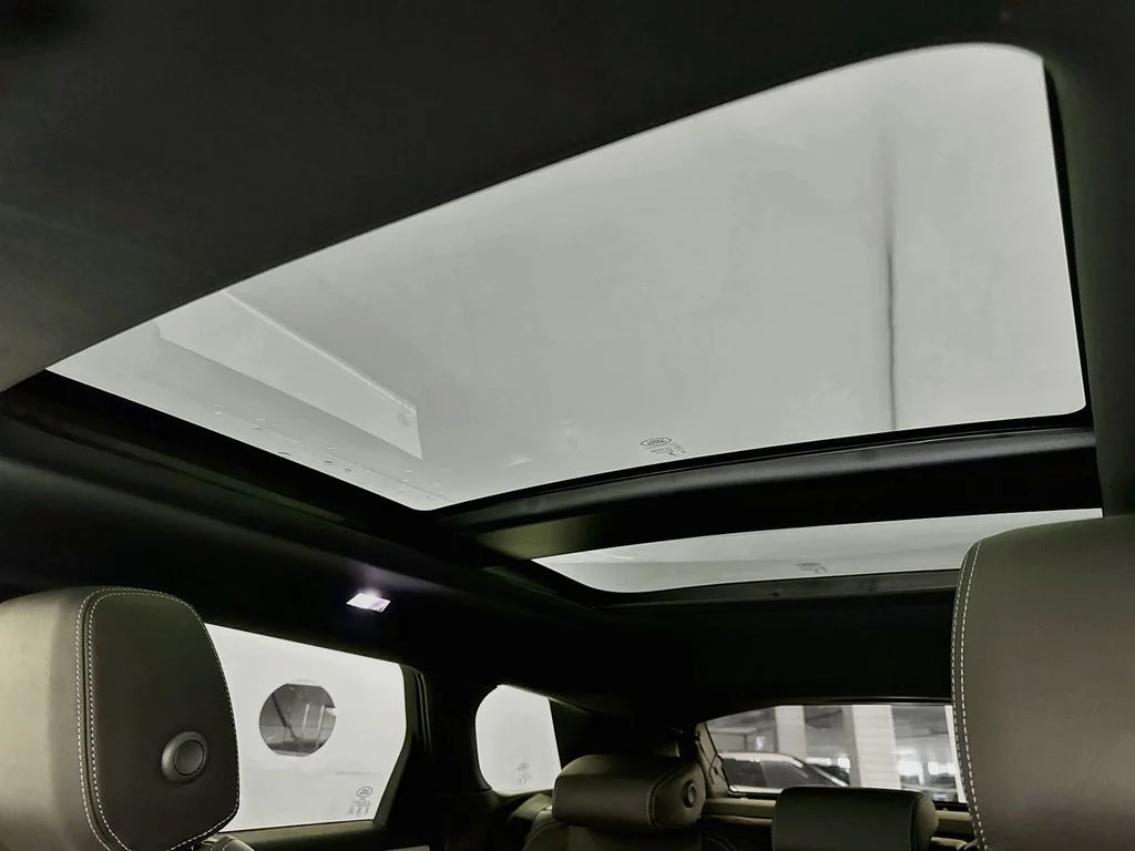 New 2026 Fuji White Land Rover Hoxton Edition image 22