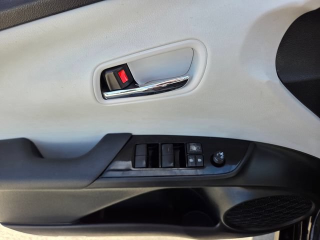 2021 Toyota Prius LE - Photo 17