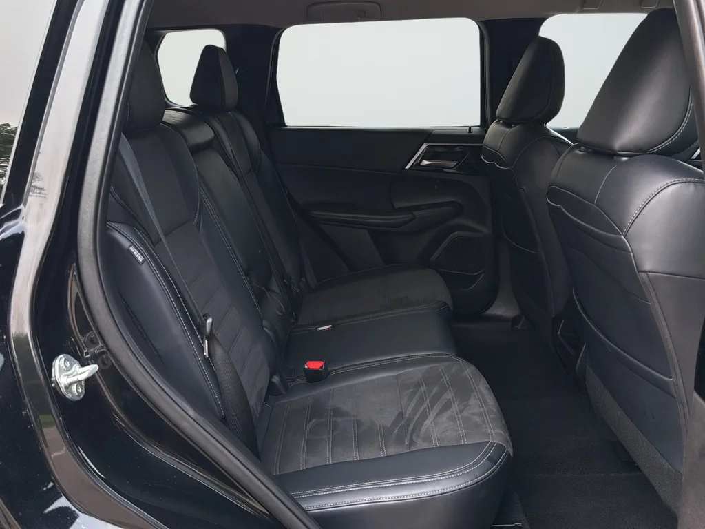 Used 2024 Black Mitsubishi SE image 22