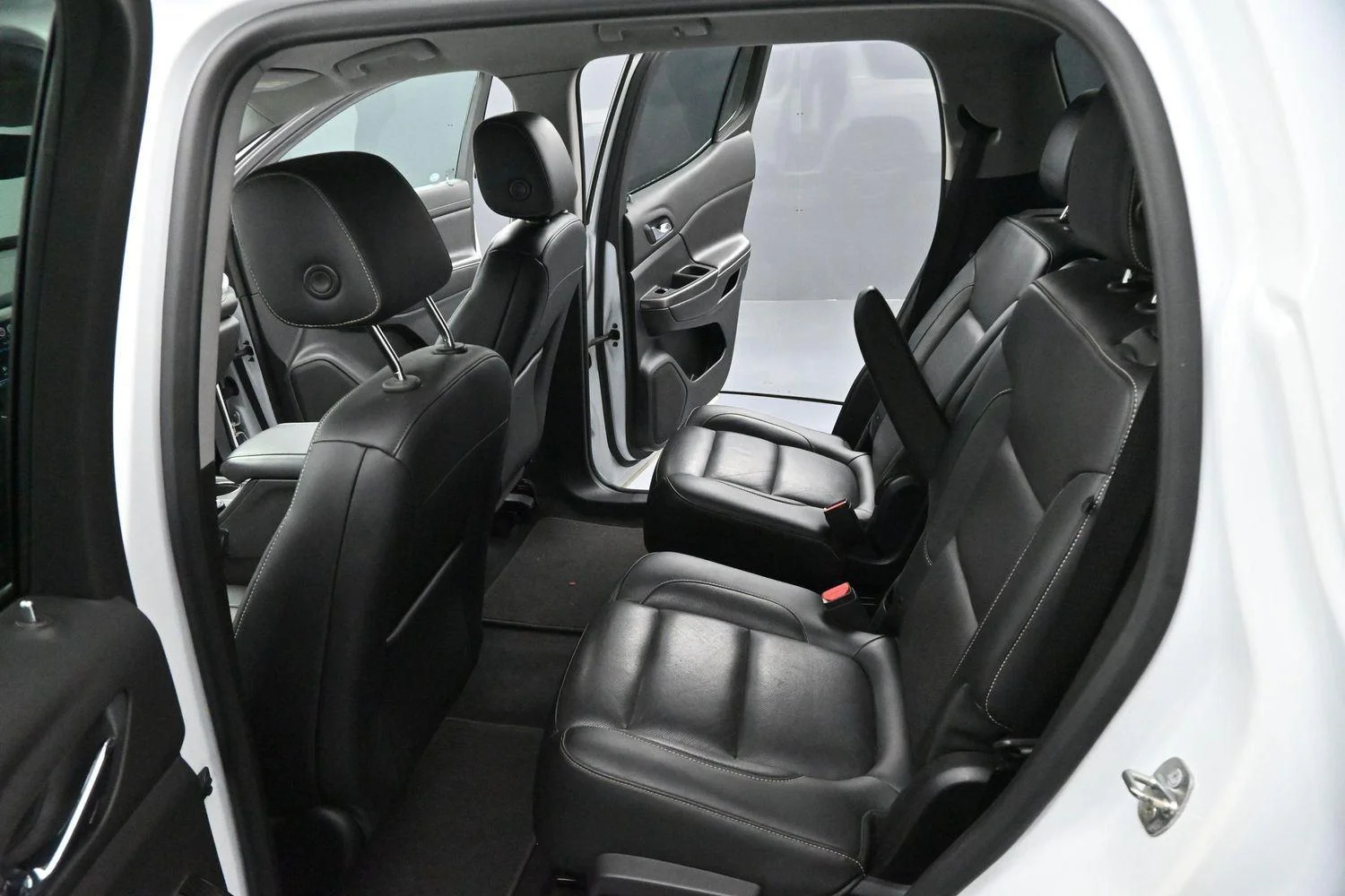 Used 2019 Summit White GMC SLT image 30
