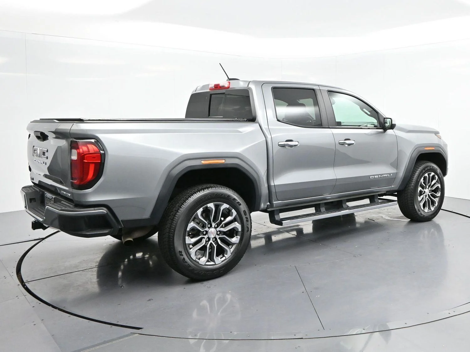 Used 2023 Sterling Metallic GMC Denali image 7