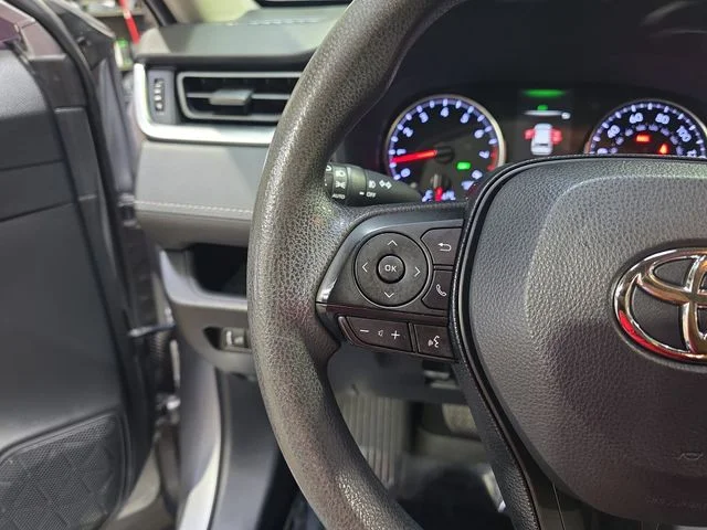Used 2019 Silver Toyota XLE image 18