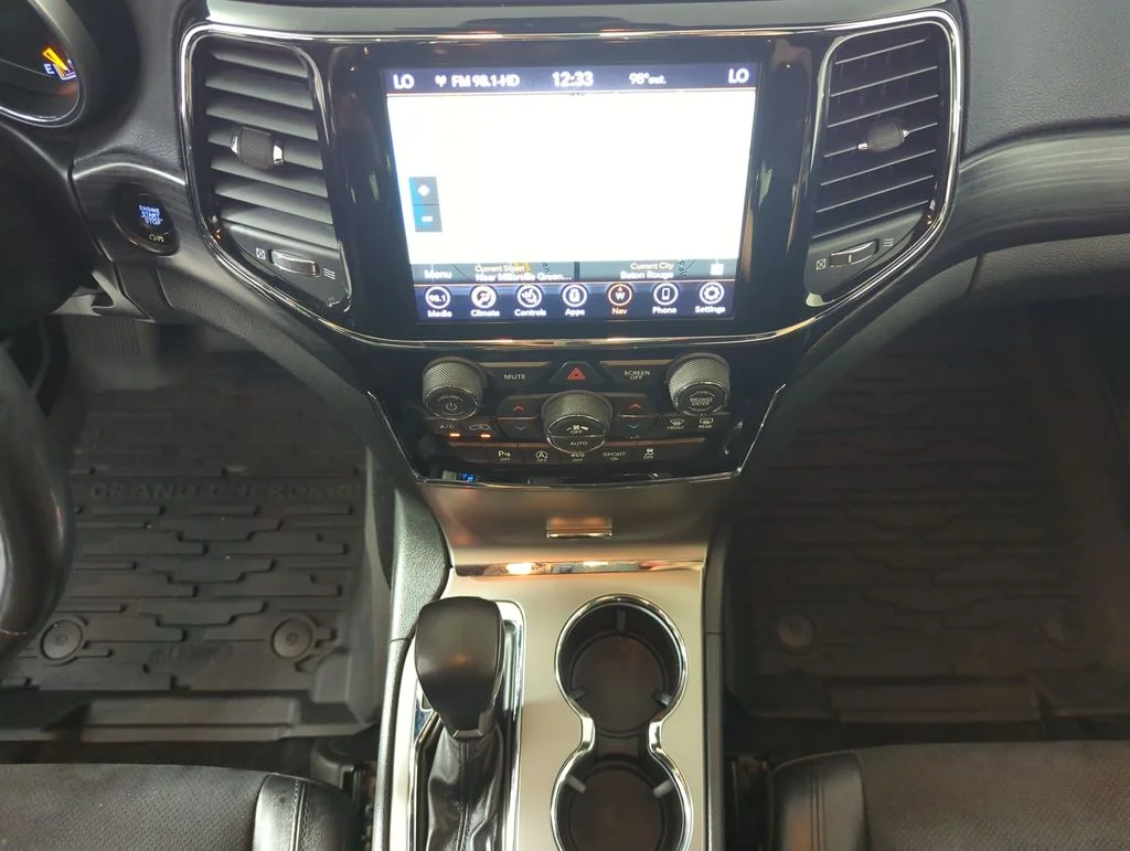 Used 2021 Crystal Metallic Jeep Laredo X image 14