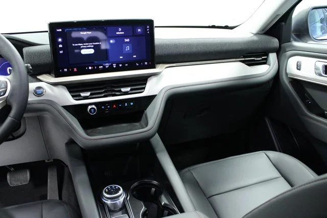 New 2026 Space White Metallic Ford Active image 44