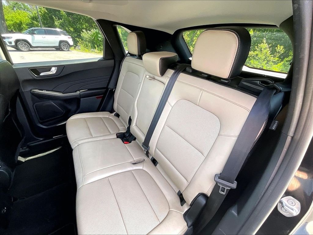 Used 2022 Agate Black Metallic Ford SEL image 14