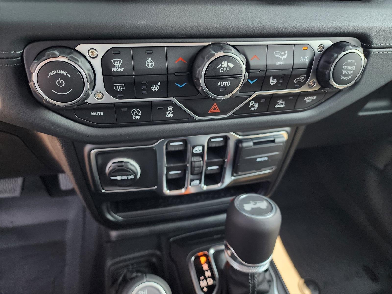 2025 Jeep Wrangler 4-Door Sahara - Photo 15