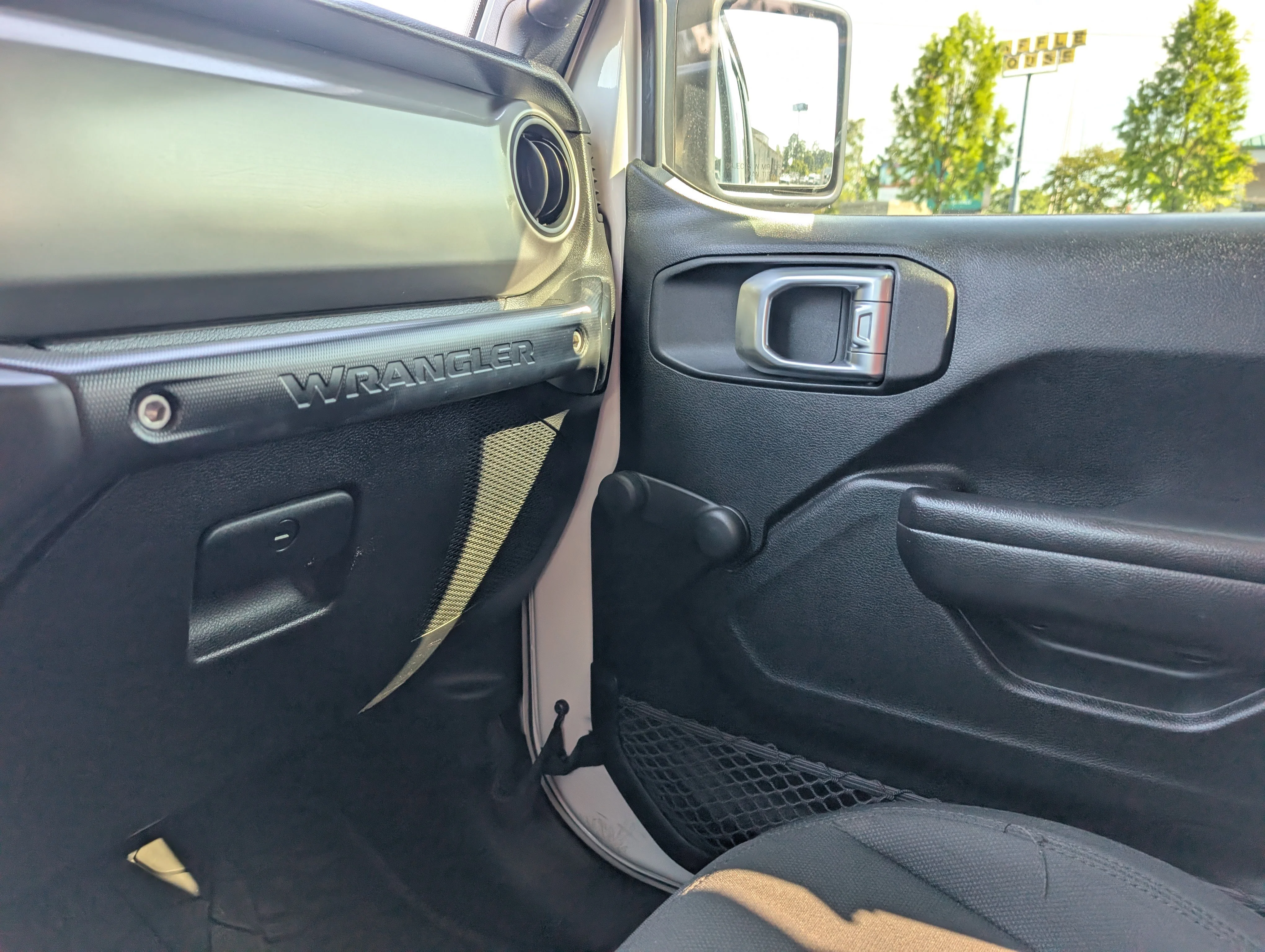 Used 2018 White Jeep Sport image 64