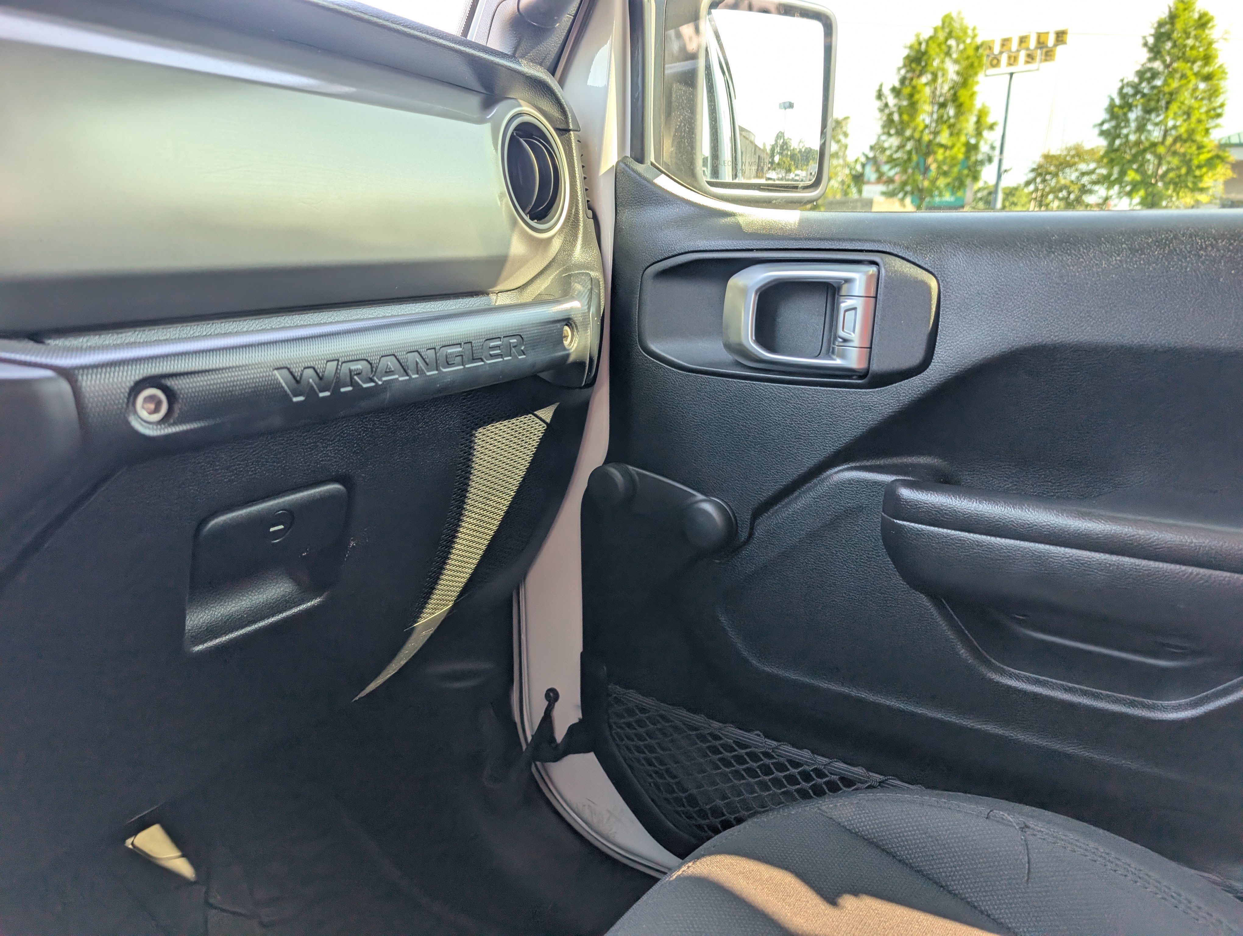 Used 2018 White Jeep Sport image 64