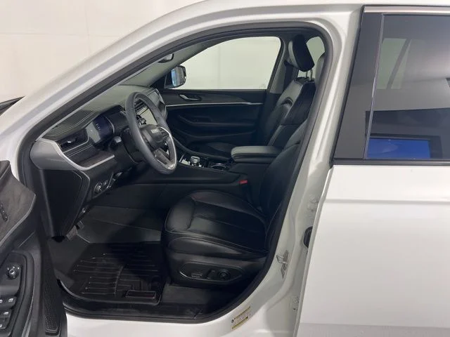 Used 2023 White Jeep Limited image 18