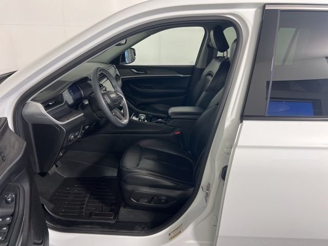 Used 2023 White Jeep Limited image 18