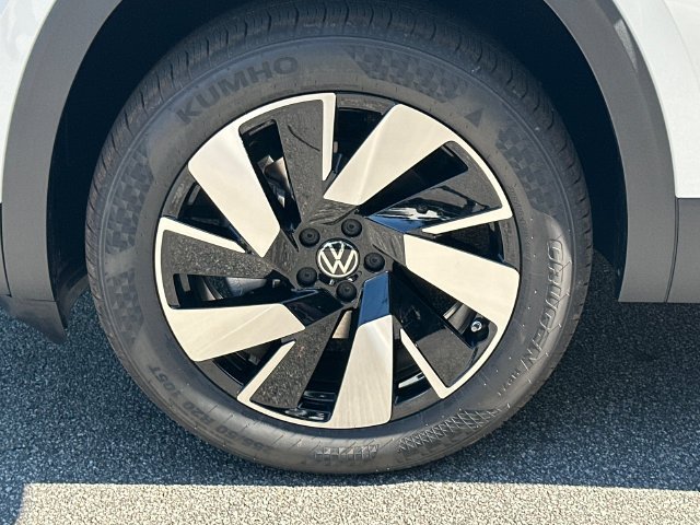 New 2026 White Volkswagen SE w/Technology image 11