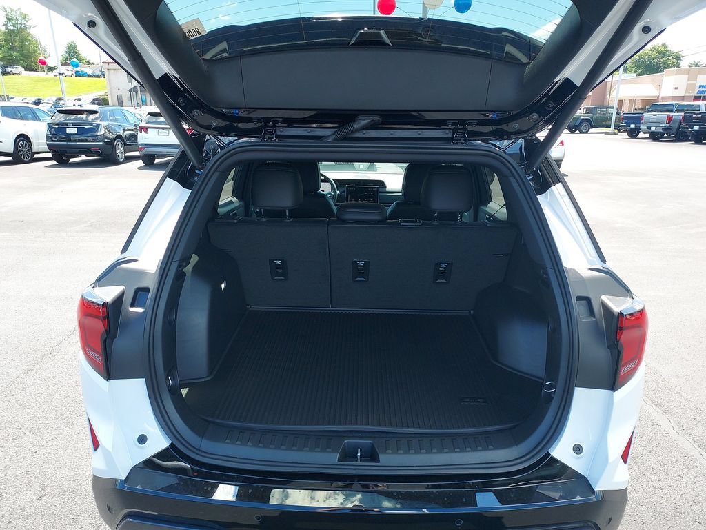 New 2027 Summit White GMC AWD AT4 image 9