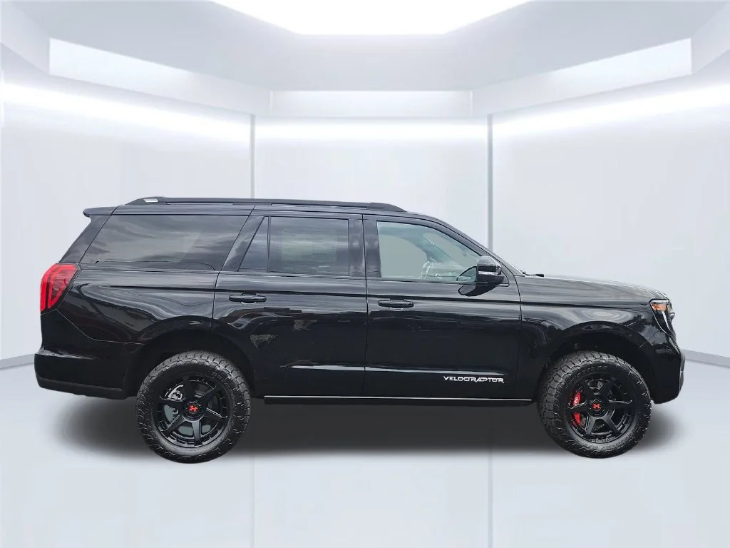 New 2027 Agate Black Metallic Ford Tremor® image 27