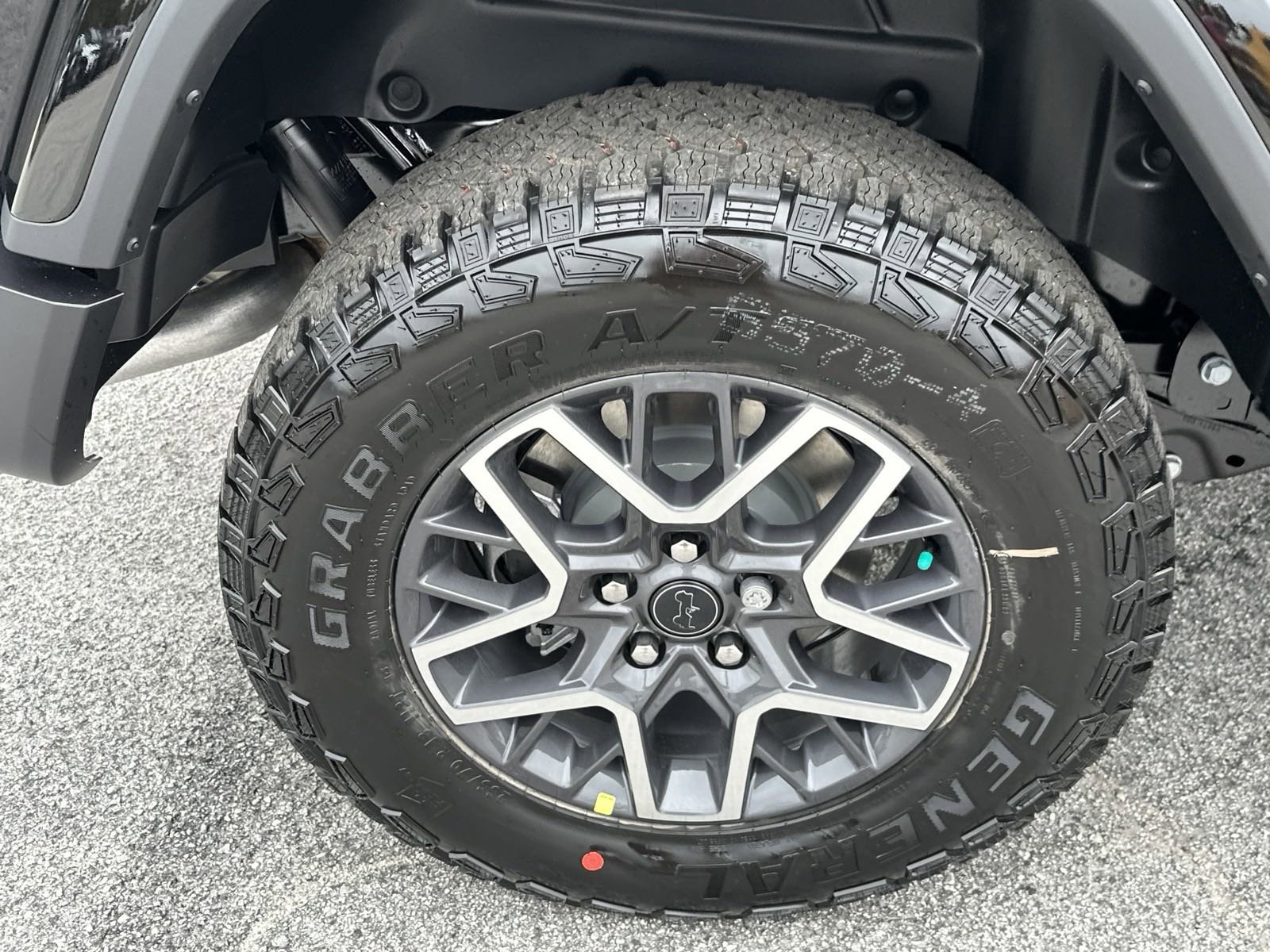 New 2025 Black Clear-Coat Exterior Paint Jeep Sahara image 18