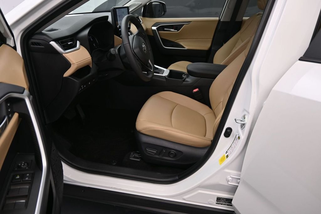 Used 2025 Beige Toyota XLE Premium image 13