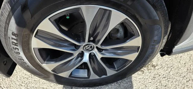 Used 2022 Silver Toyota XLE image 10