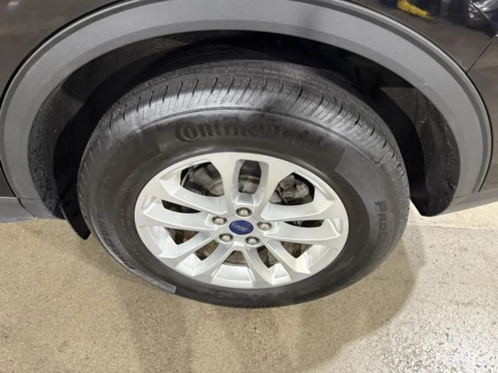 Certified Used 2022 Agate Black Ford SE image 30