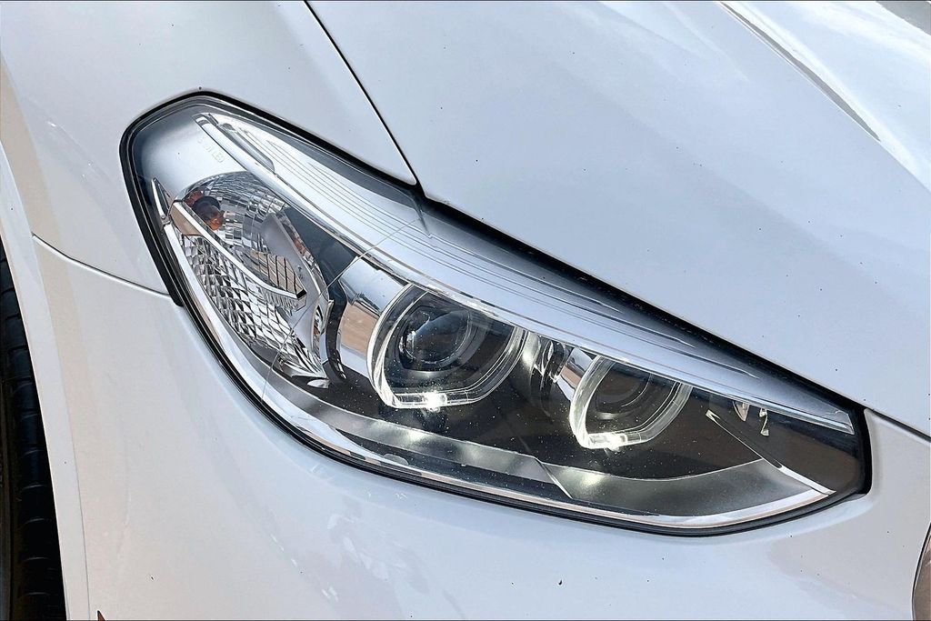 Used 2021 White BMW xDrive30i image 29