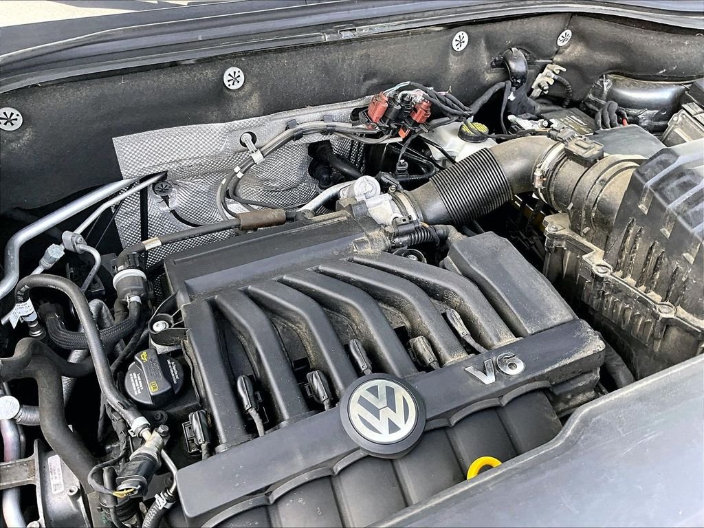 Used 2020 Gray Volkswagen 3.6L V6 SE image 34