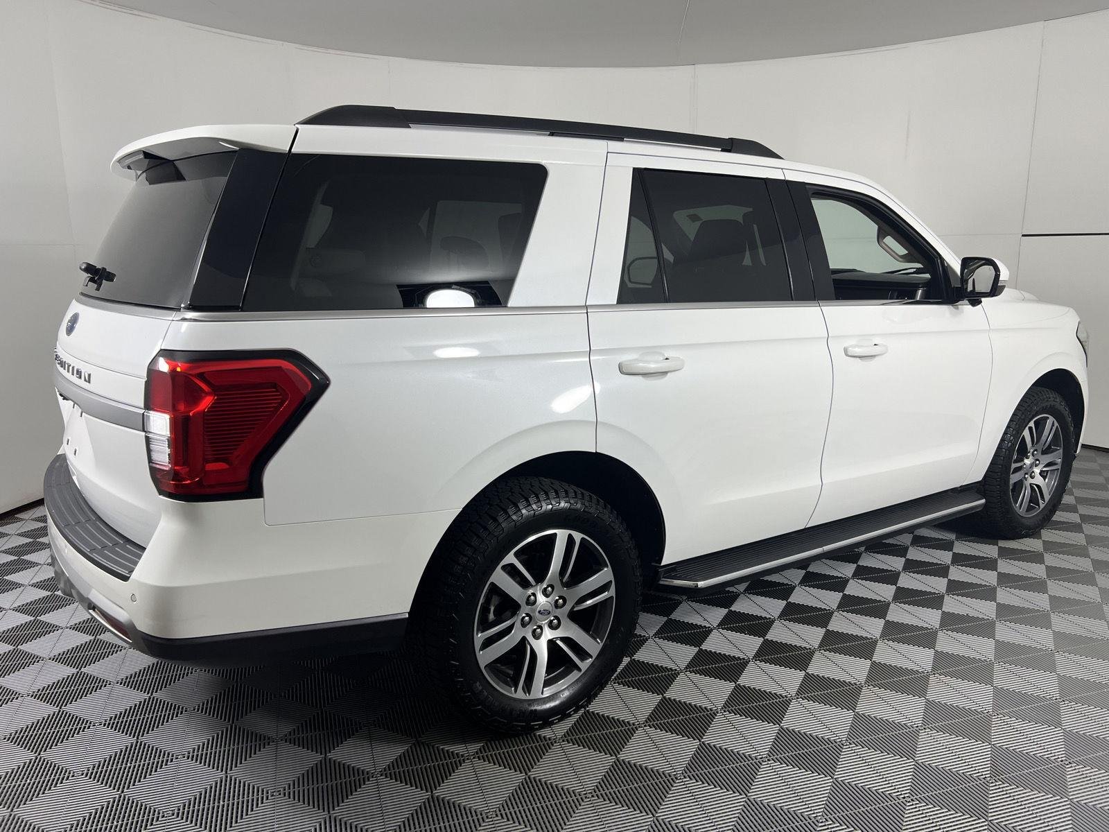 Used 2023 Star White Metallic Tri-Coat Ford XLT image 12