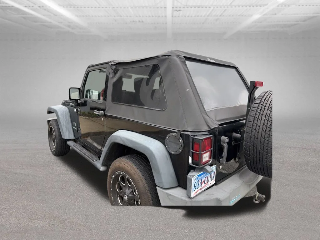 Used 2008 Black Jeep X image 3