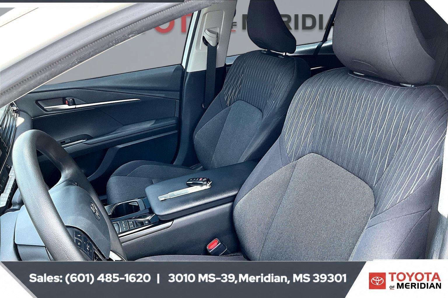 Used 2025 Ice Cap Toyota LE image 18