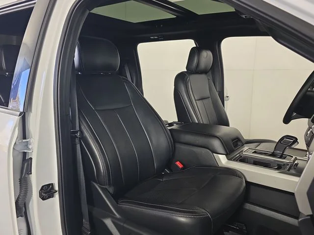 Used 2020 Oxford White Ford Lariat image 33