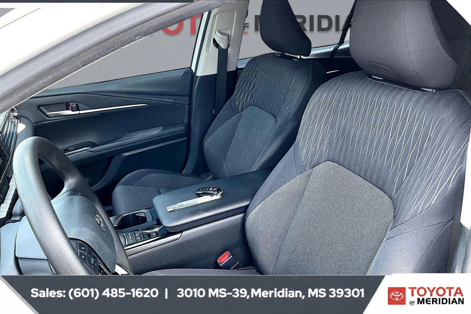 Used 2025 Ice Cap Toyota LE image 18