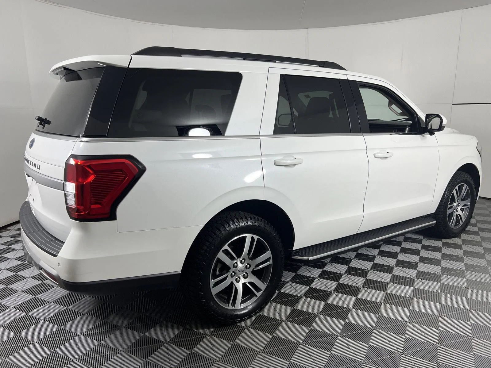 Used 2023 Star White Metallic Tri-Coat Ford XLT image 12