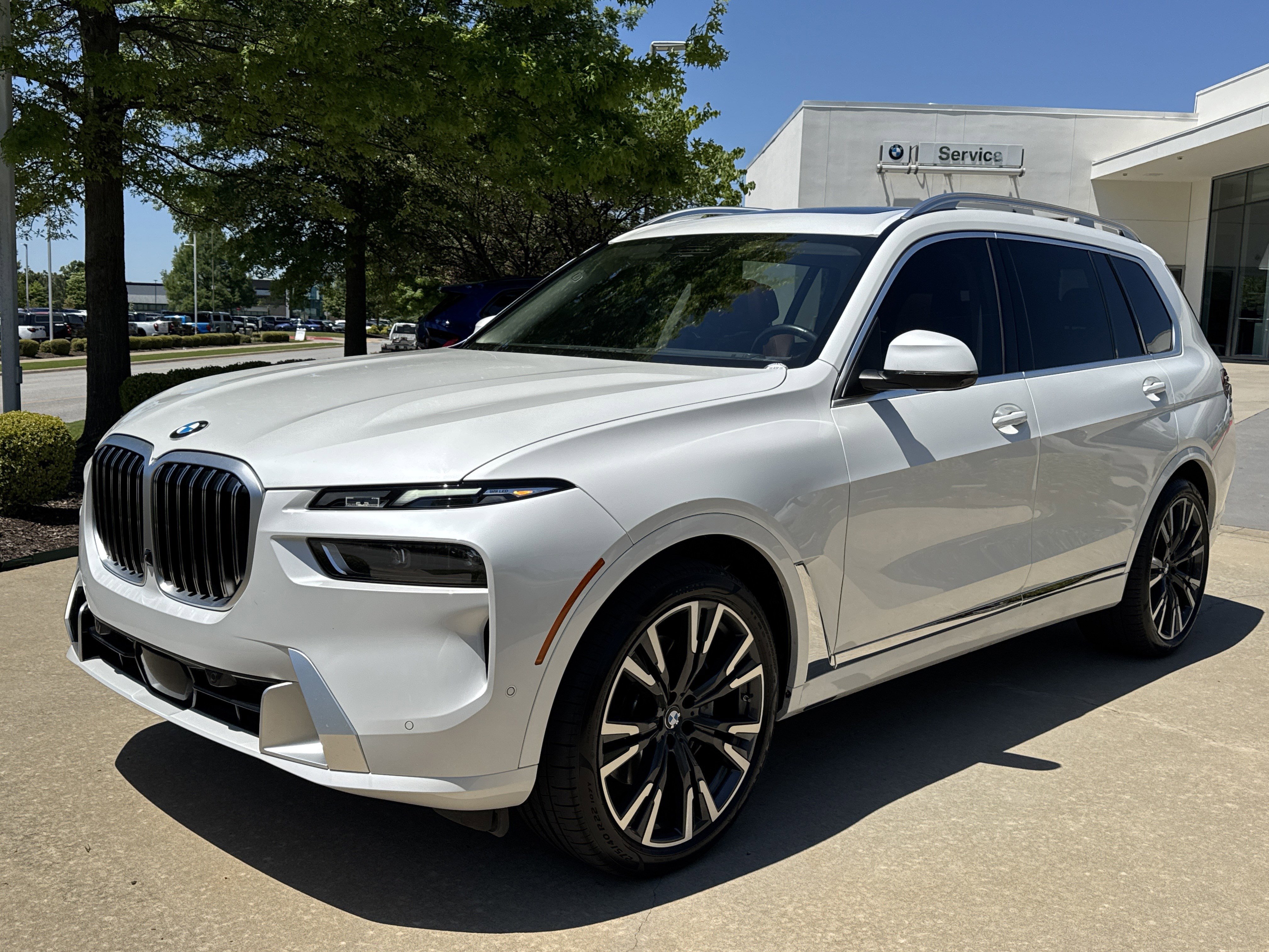 2023 BMW X7 xDrive40i's photo