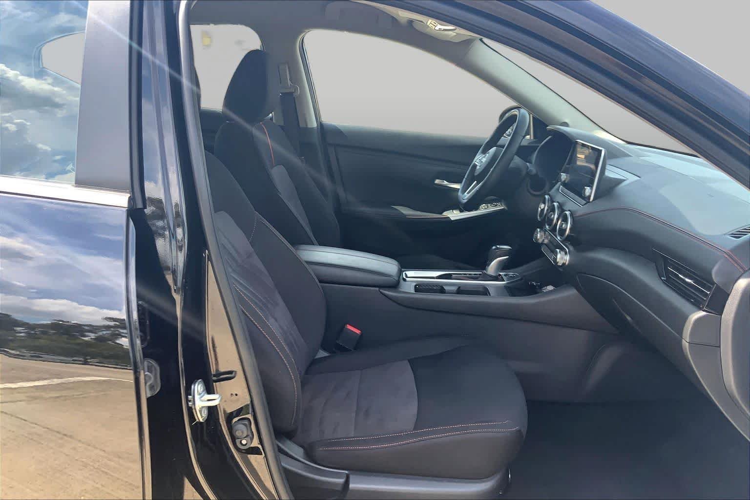 Used 2025 Super Black Nissan SR image 9