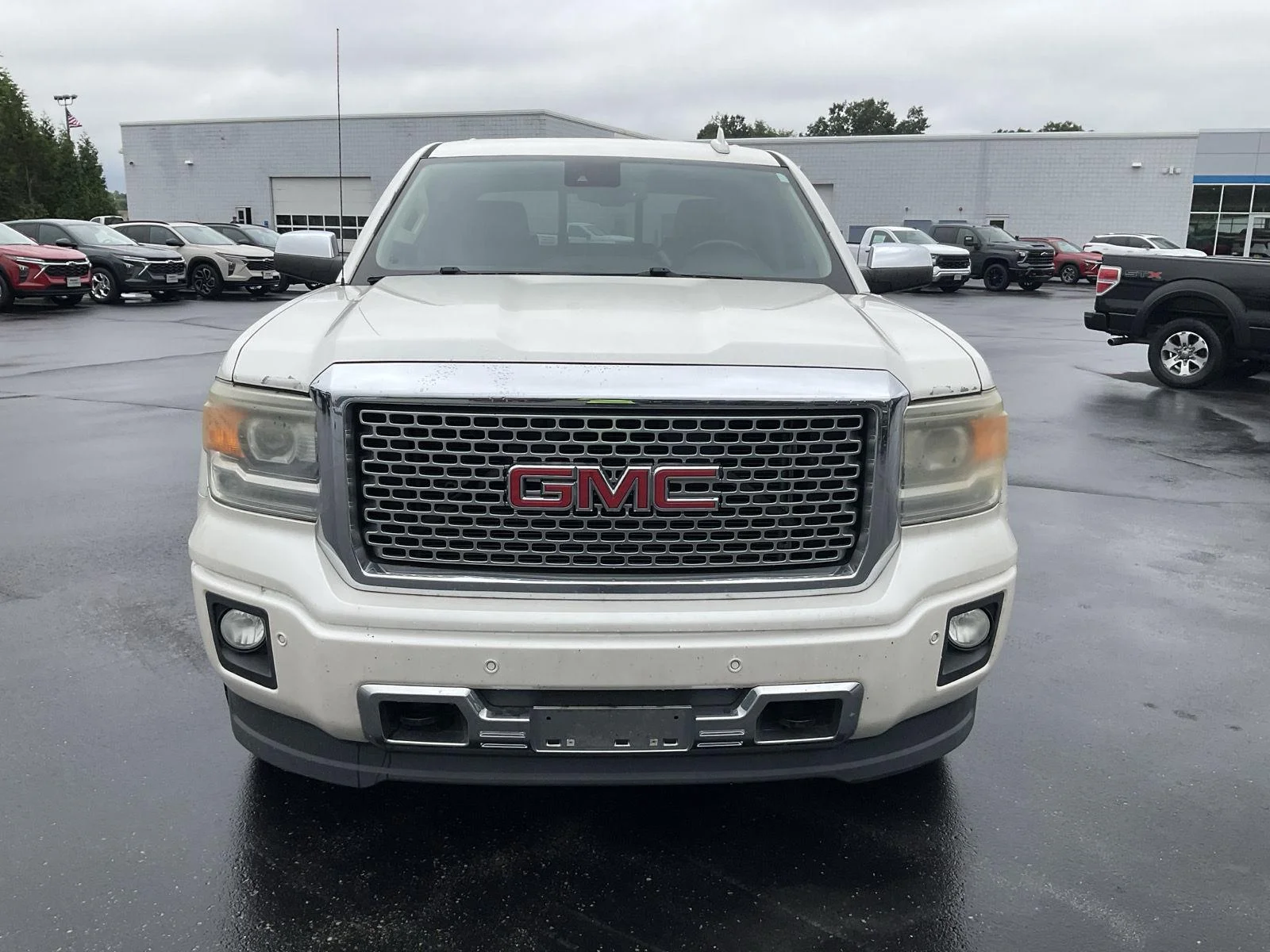 Used 2015 White Diamond Tricoat GMC Denali image 2