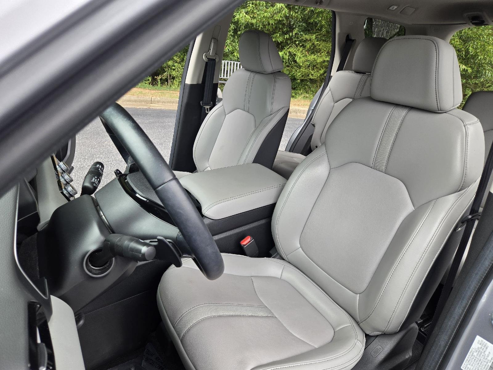 Used 2024 Lunar Silver Metallic Honda Touring image 5