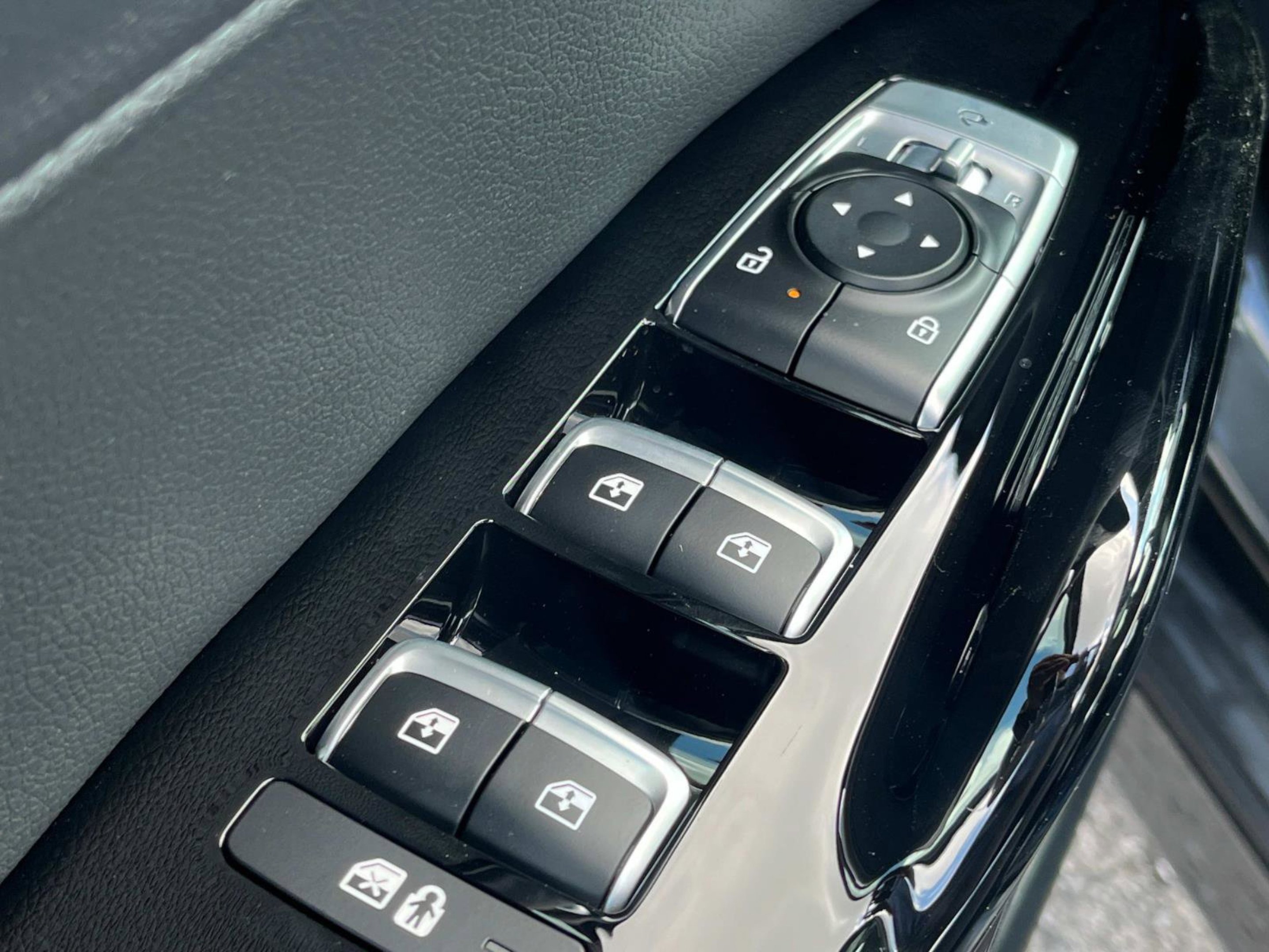2025 Kia K5 EX - Photo 23