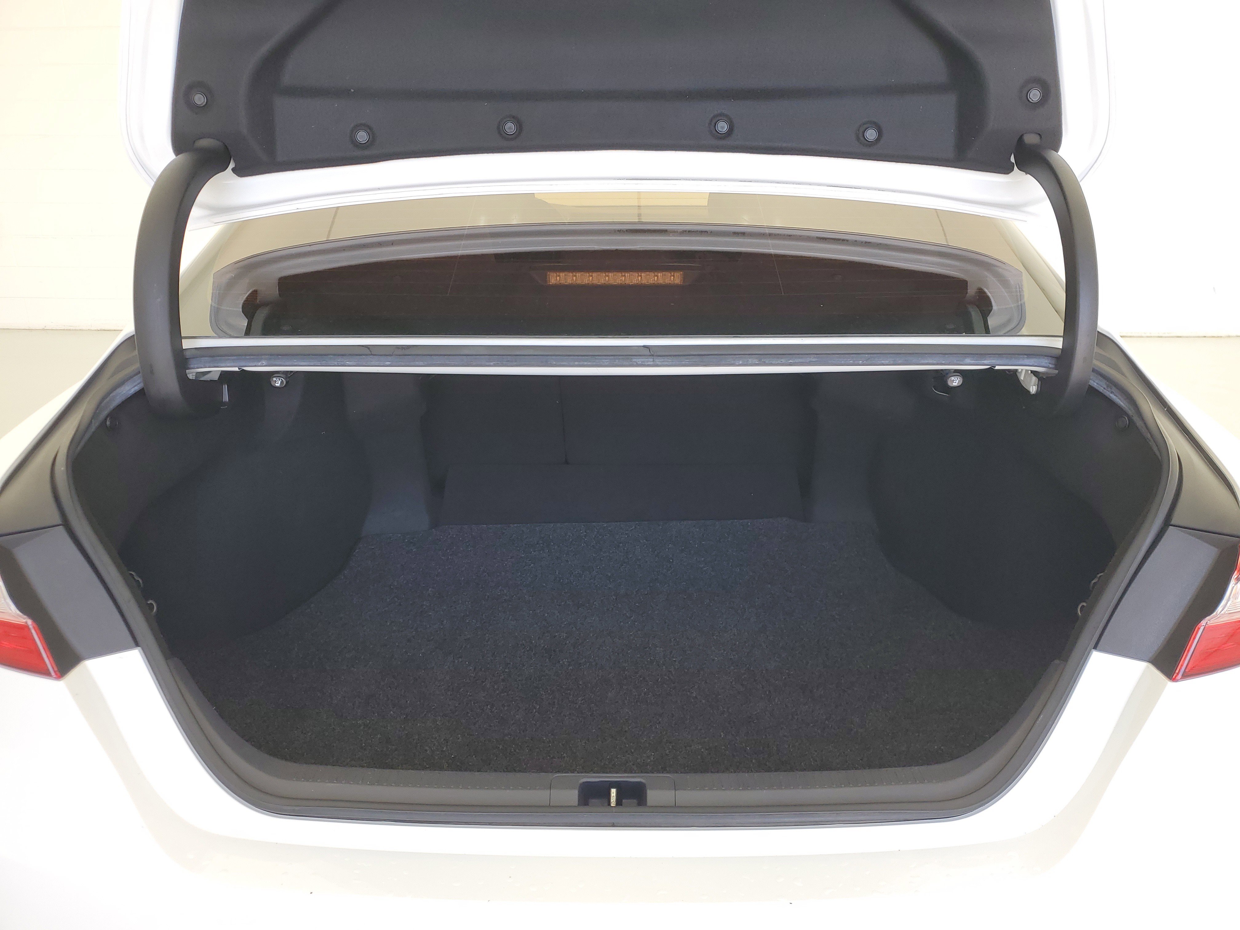 Used 2018 Super White Toyota LE image 10
