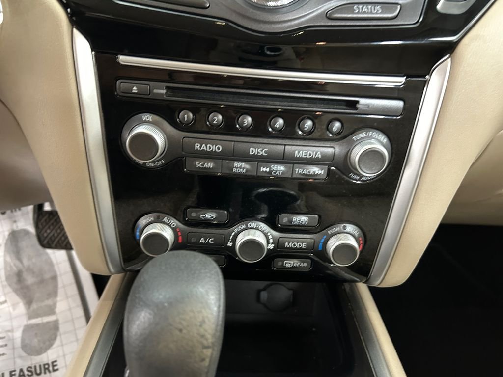 Used 2017 White Nissan S image 29