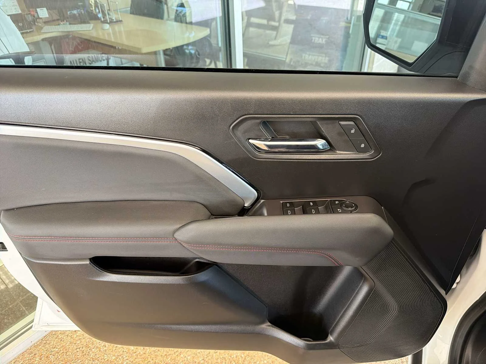 Used 2023 SUMMIT WHITE Chevrolet 4WD Z71 image 22