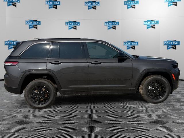 New 2026 Baltic Gray Metallic Clear-Coat Exterior Paint Jeep Altitude image 6