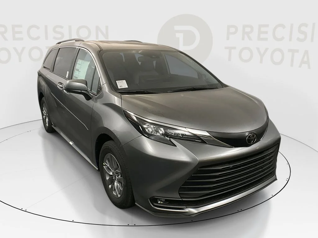 2026 Toyota Sienna XLE 7-Passenger Hybrid FWD's photo