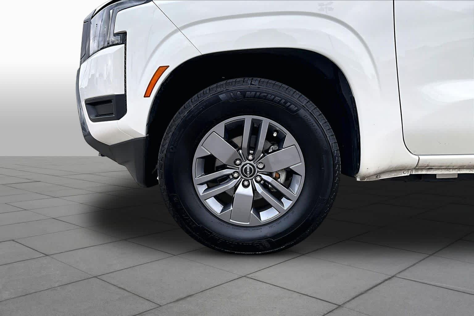 Used 2025 Glacier White Nissan SV image 10