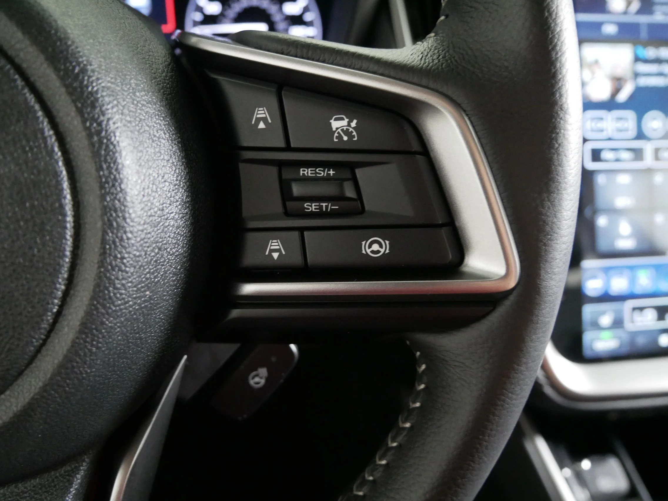 Used 2025 Crystal Black Silica Subaru Limited image 29