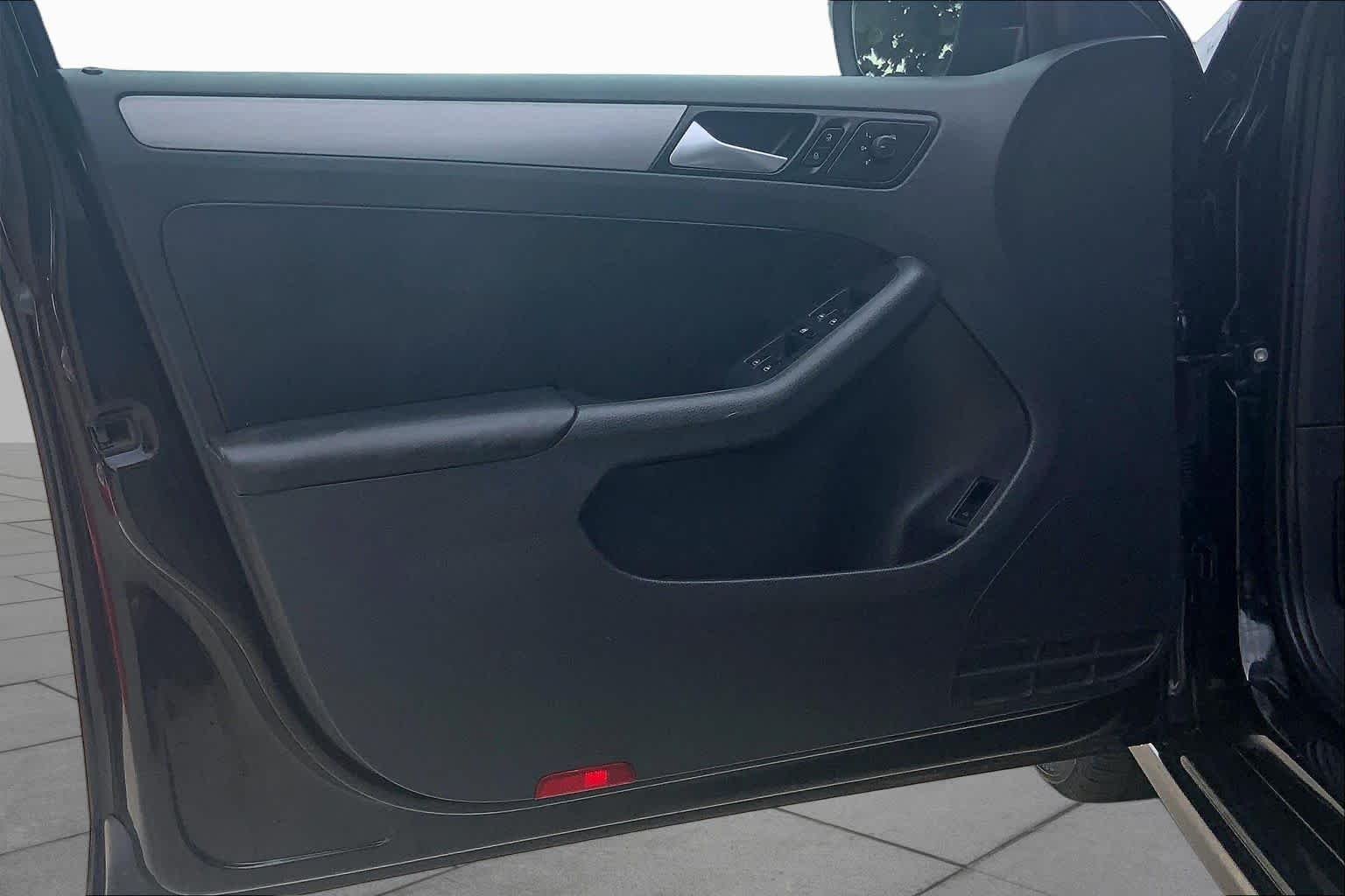 Used 2016 Black Uni Volkswagen 1.8T Sport image 22