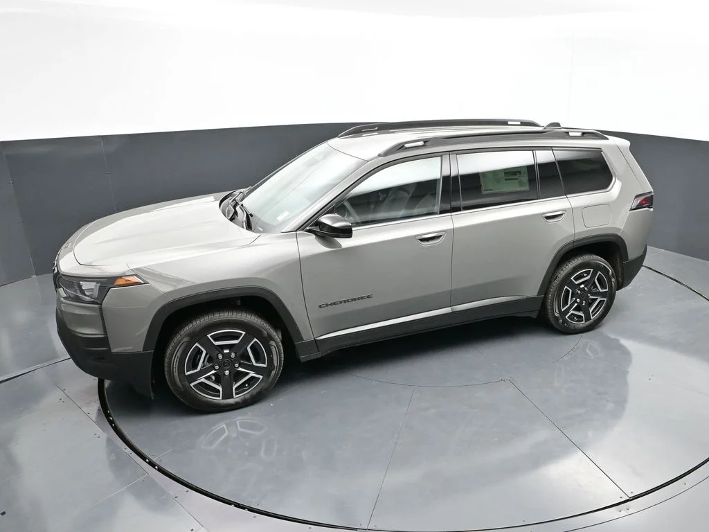 New 2026 Sting-Gray Clear-Coat Exterior Paint Jeep Limited image 37