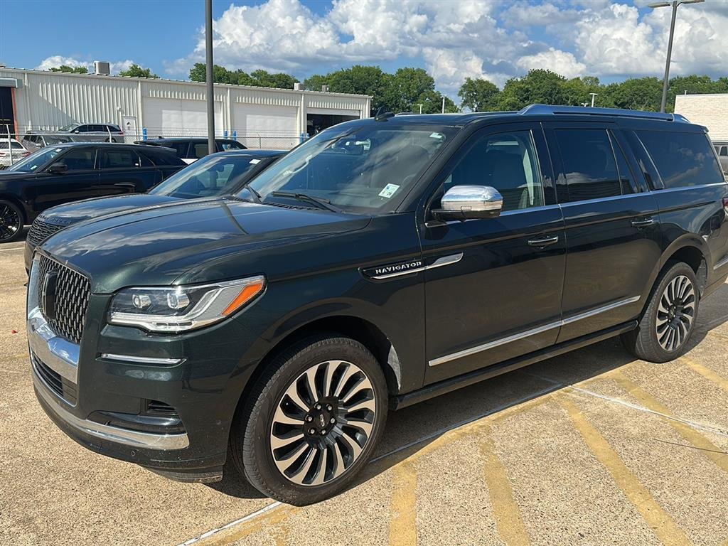 Used 2023 Manhattan Green Metallic Premium Colorant Lincoln Black Label image 1