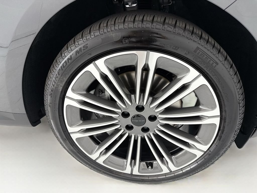 New 2026 Carpathian Grey Land Rover SE image 32