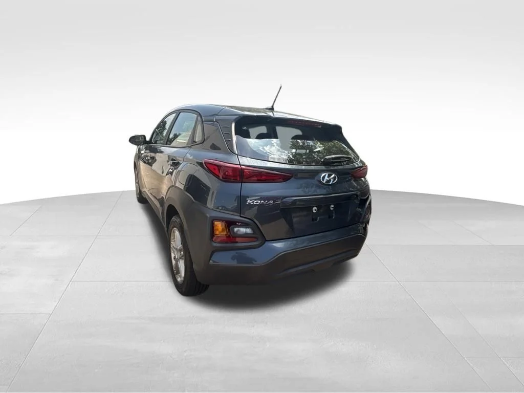 Used 2020 Gray Hyundai SE image 4