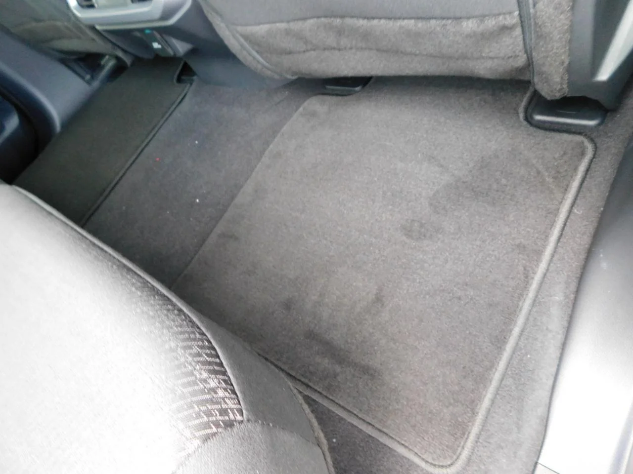 New 2026 Oxford White Ford XLT image 15