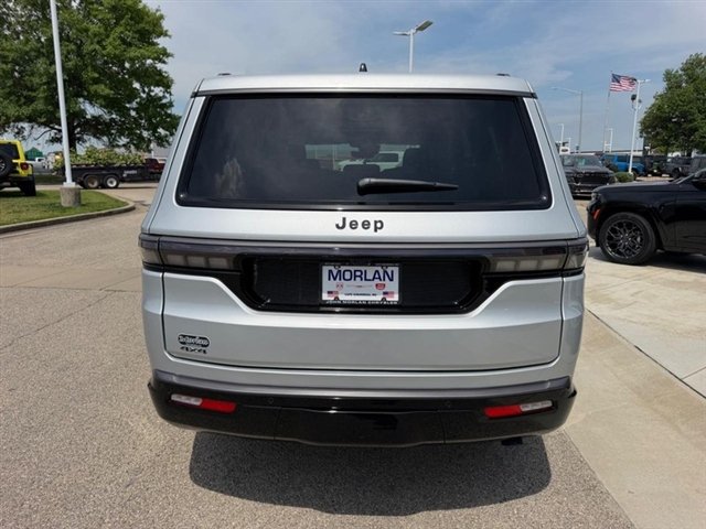 New 2026 Silver-Zynith Exterior Paint Jeep Limited Reserve image 5