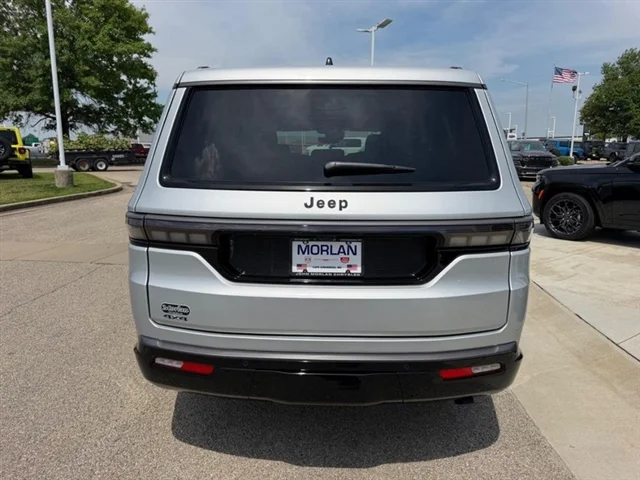New 2026 Silver-Zynith Exterior Paint Jeep Limited Reserve image 5