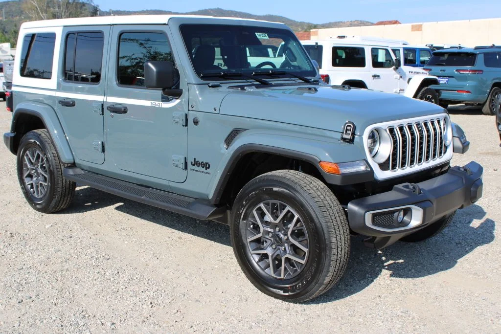 New 2026 Anvil Clear-Coat Exterior Paint Jeep Sahara image 3
